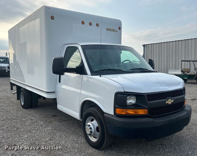 image for item EG0962 2013 Chevrolet  Express 3500 box truck
