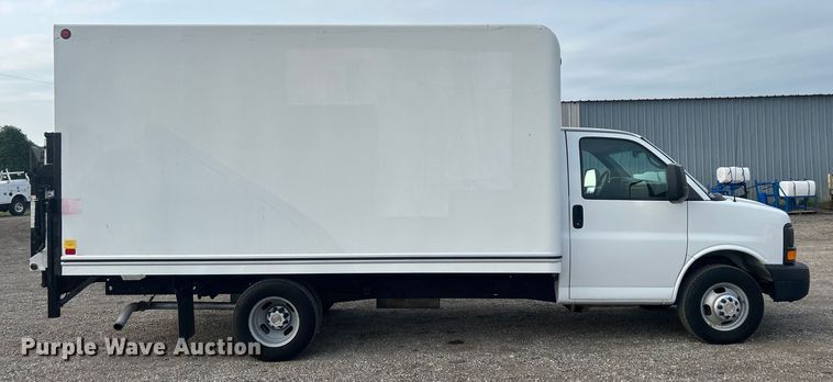 image for item EG0962 2013 Chevrolet  Express 3500 box truck