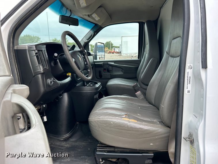 image for item EG0962 2013 Chevrolet  Express 3500 box truck