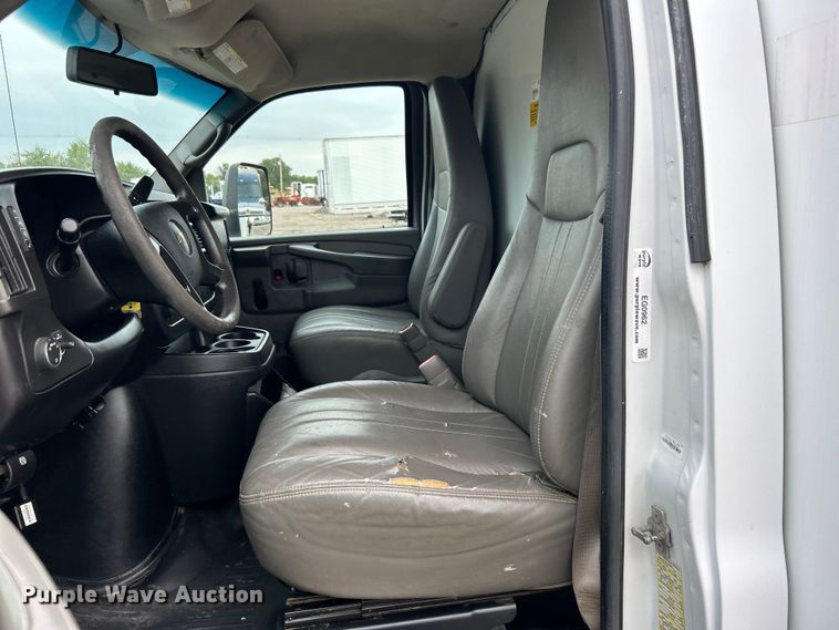 image for item EG0962 2013 Chevrolet  Express 3500 box truck