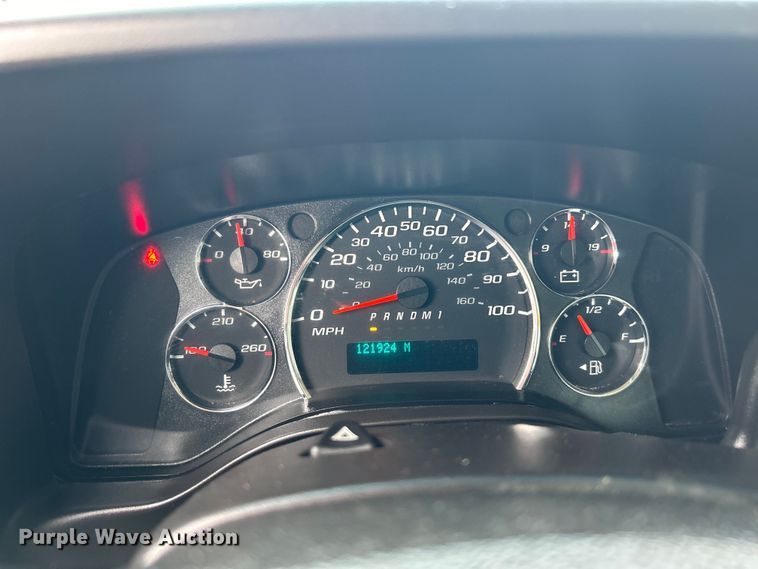 image for item EG0962 2013 Chevrolet  Express 3500 box truck