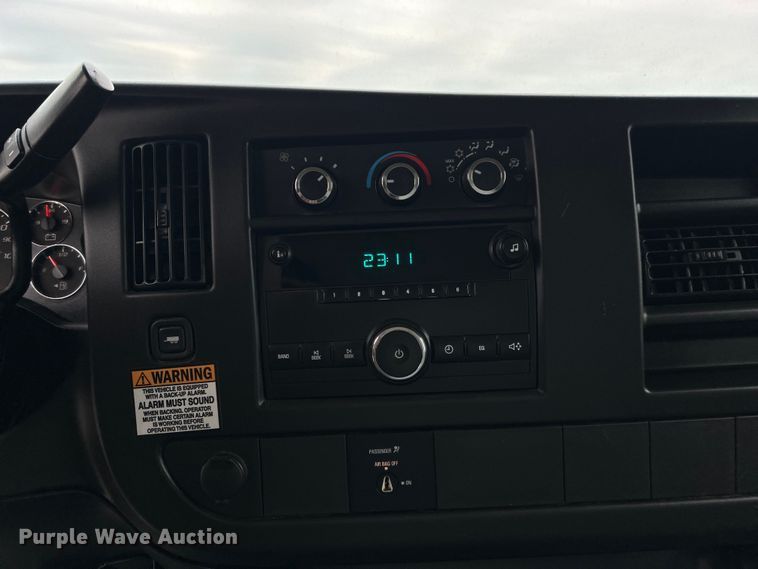 image for item EG0962 2013 Chevrolet  Express 3500 box truck