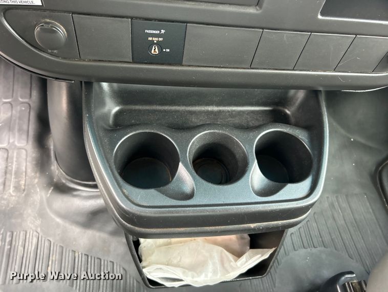 image for item EG0962 2013 Chevrolet  Express 3500 box truck