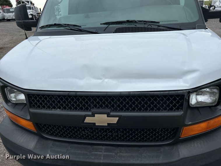 image for item EG0962 2013 Chevrolet  Express 3500 box truck