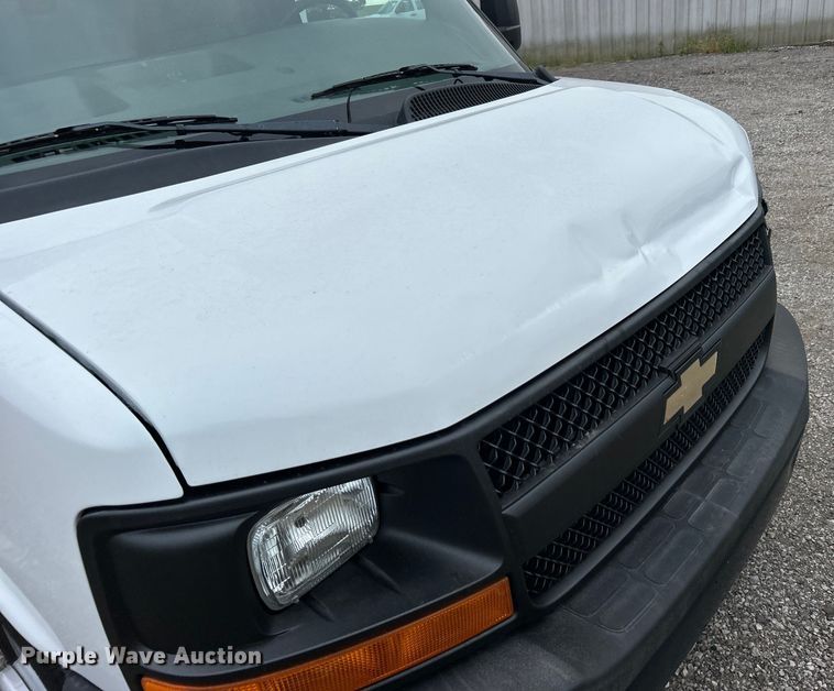 image for item EG0962 2013 Chevrolet  Express 3500 box truck