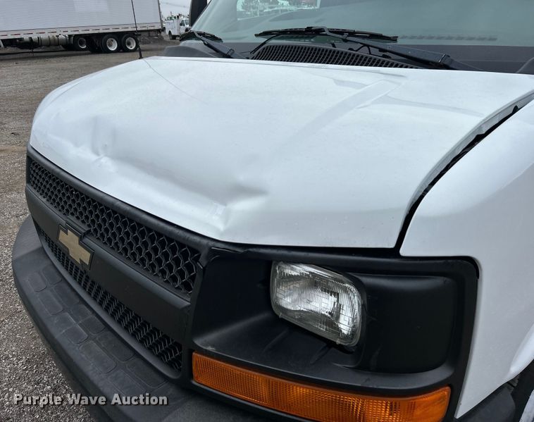 image for item EG0962 2013 Chevrolet  Express 3500 box truck