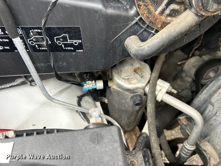 image for item EG0962 2013 Chevrolet  Express 3500 box truck