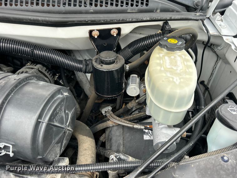 image for item EG0962 2013 Chevrolet  Express 3500 box truck