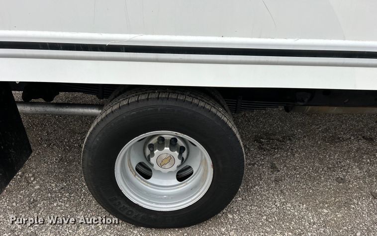 image for item EG0962 2013 Chevrolet  Express 3500 box truck