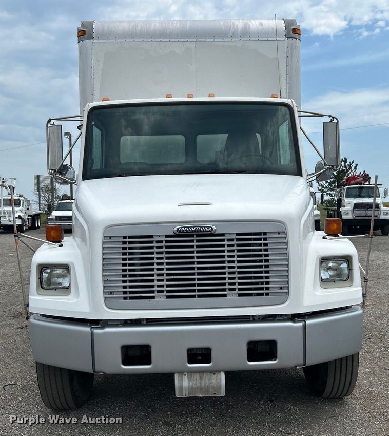 image for item EG0975 2002 Freightliner  FL70 box truck
