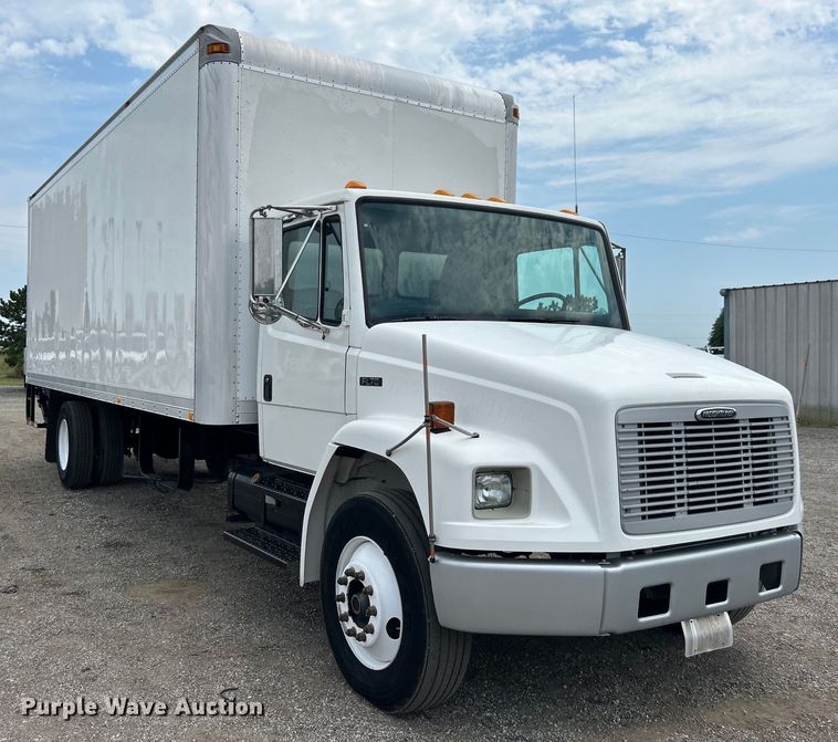 image for item EG0975 2002 Freightliner  FL70 box truck