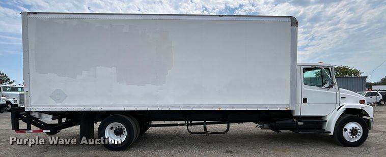 image for item EG0975 2002 Freightliner  FL70 box truck