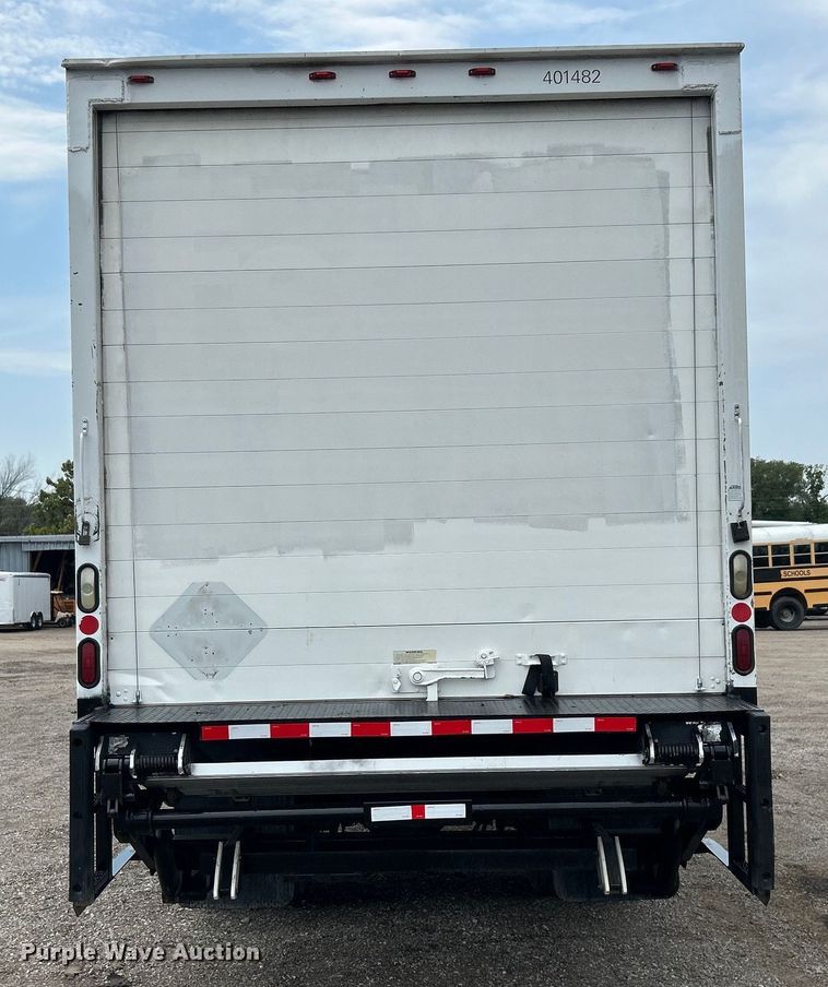 image for item EG0975 2002 Freightliner  FL70 box truck