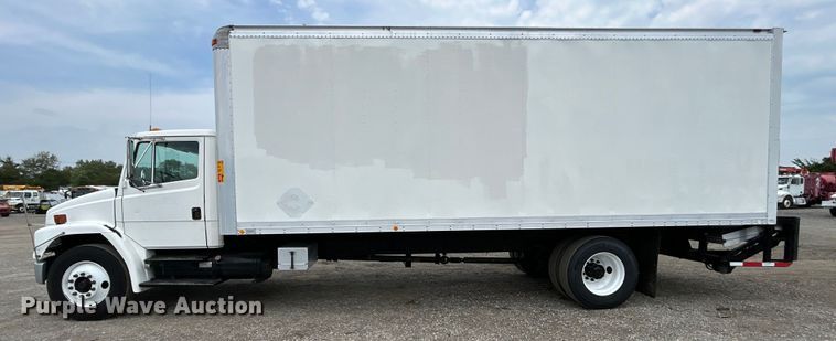 image for item EG0975 2002 Freightliner  FL70 box truck