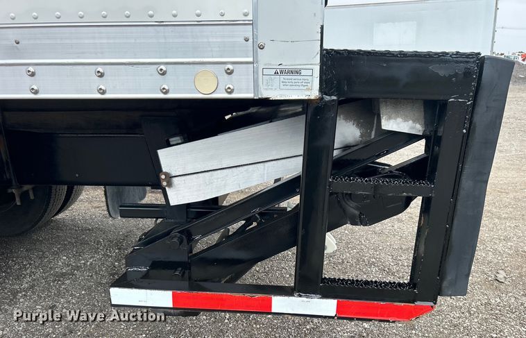 image for item EG0975 2002 Freightliner  FL70 box truck