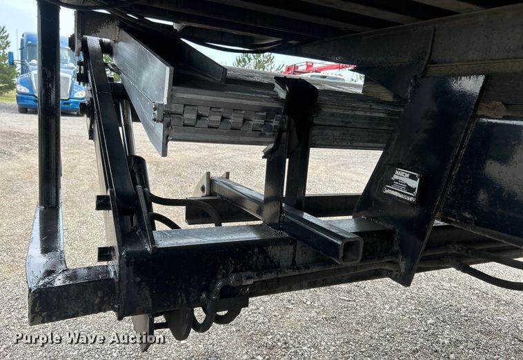 image for item EG0975 2002 Freightliner  FL70 box truck