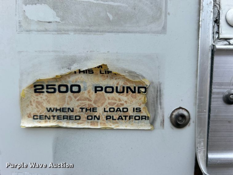 image for item EG0975 2002 Freightliner  FL70 box truck