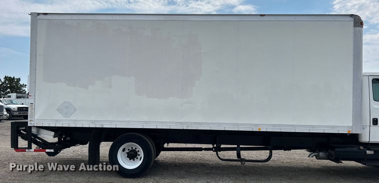 image for item EG0975 2002 Freightliner  FL70 box truck