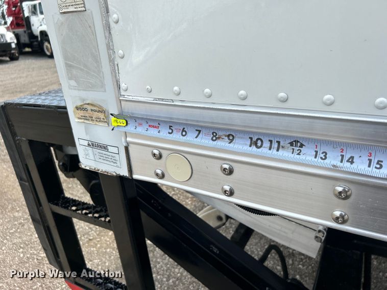 image for item EG0975 2002 Freightliner  FL70 box truck