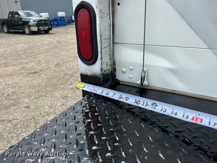 image for item EG0975 2002 Freightliner  FL70 box truck