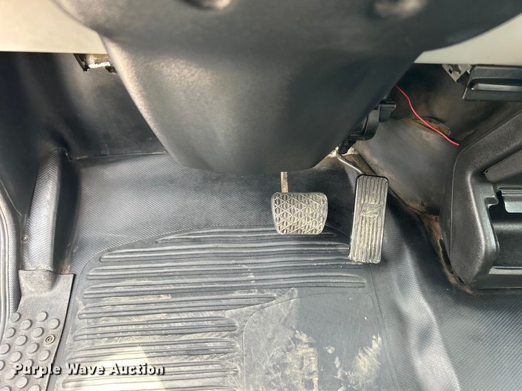 image for item EG0975 2002 Freightliner  FL70 box truck