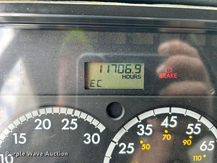 image for item EG0975 2002 Freightliner  FL70 box truck