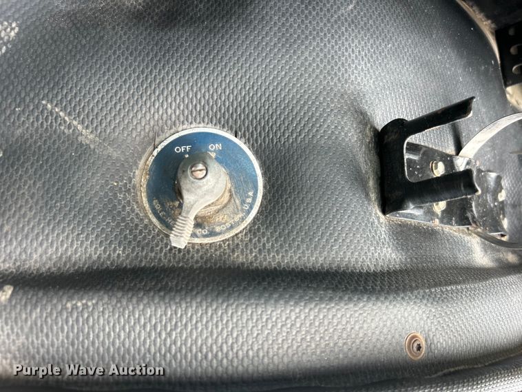 image for item EG0975 2002 Freightliner  FL70 box truck