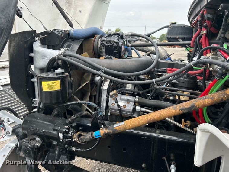 image for item EG0975 2002 Freightliner  FL70 box truck