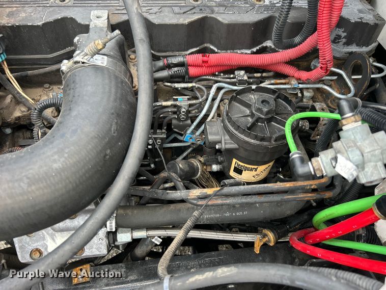 image for item EG0975 2002 Freightliner  FL70 box truck