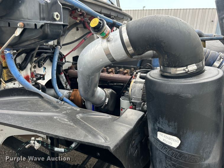 image for item EG0975 2002 Freightliner  FL70 box truck