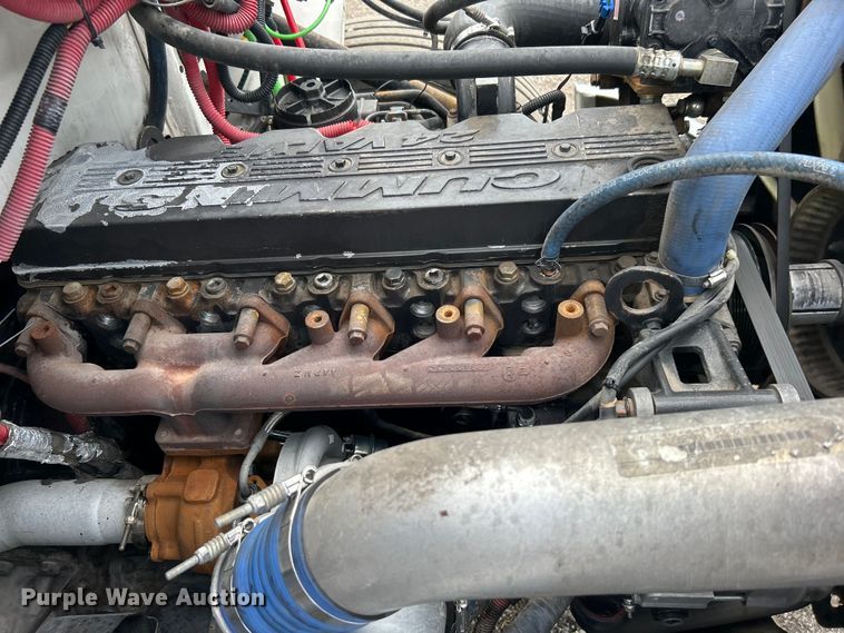 image for item EG0975 2002 Freightliner  FL70 box truck