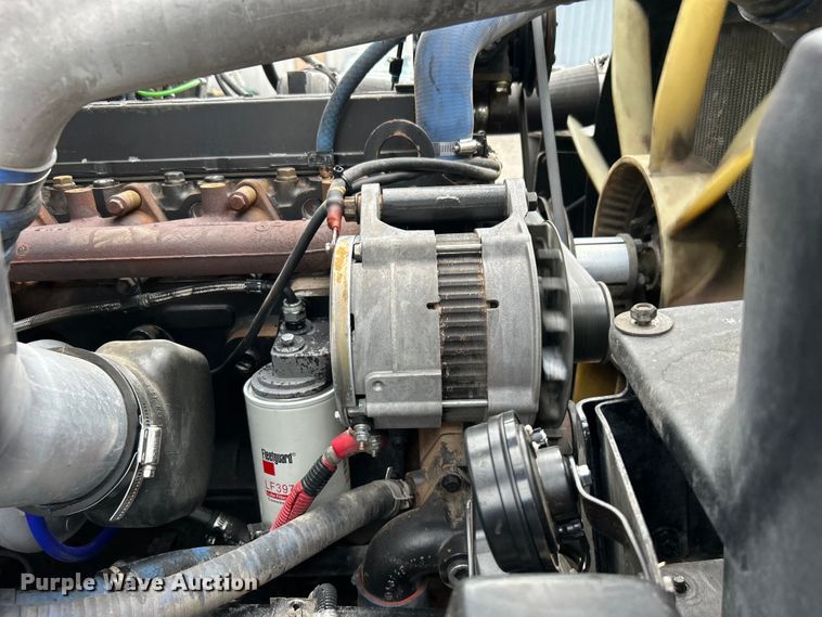 image for item EG0975 2002 Freightliner  FL70 box truck