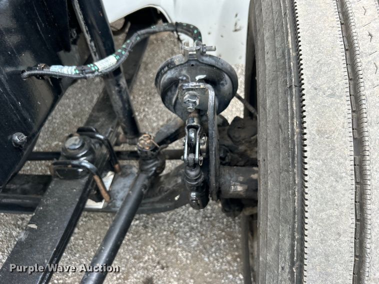 image for item EG0975 2002 Freightliner  FL70 box truck