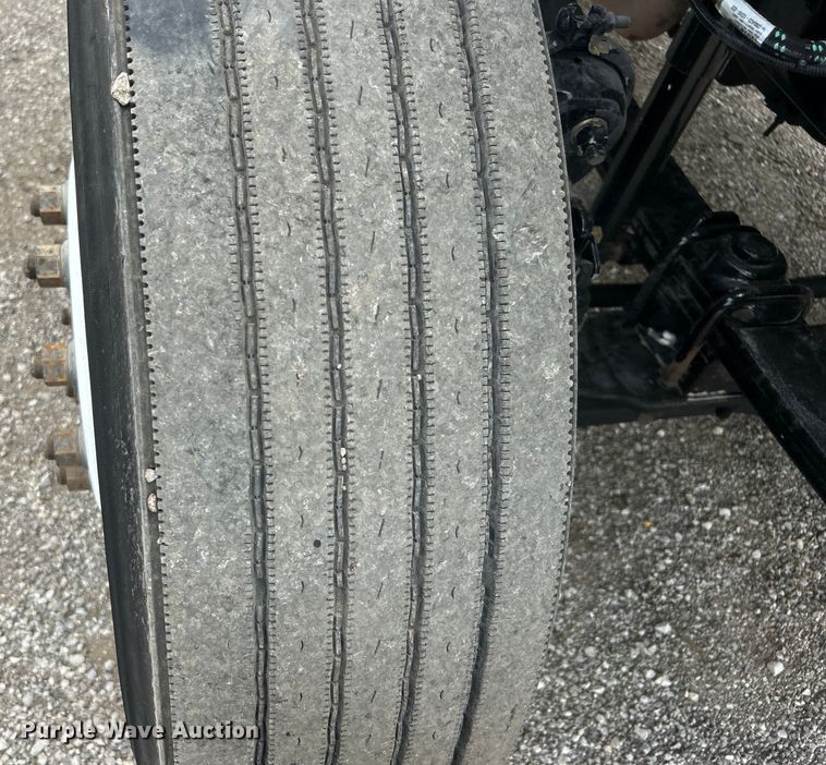 image for item EG0975 2002 Freightliner  FL70 box truck