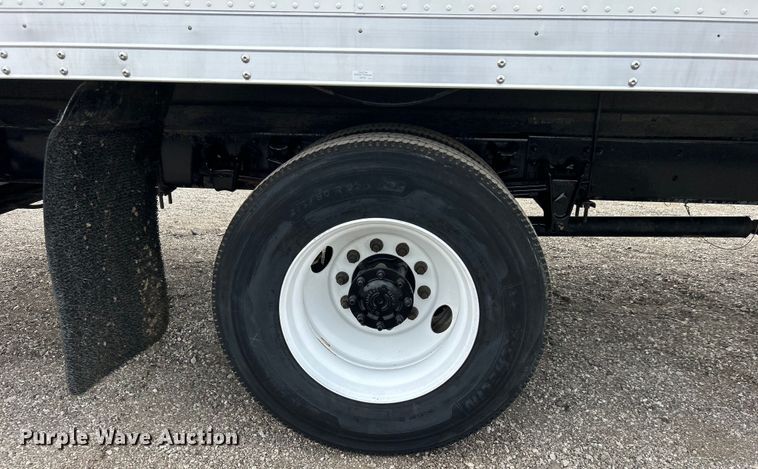 image for item EG0975 2002 Freightliner  FL70 box truck