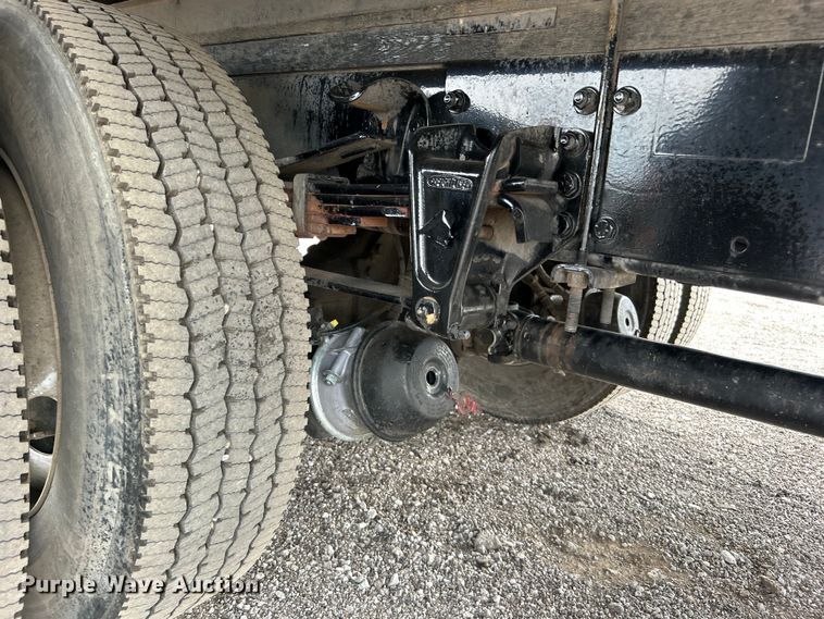 image for item EG0975 2002 Freightliner  FL70 box truck