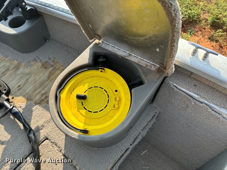 image for item EH4003 2003 Bass Tracker Pro Crappie 175 boat