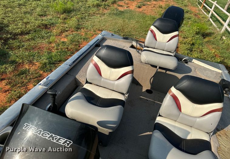 image for item EH4003 2003 Bass Tracker Pro Crappie 175 boat