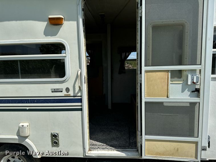 image for item EH4426 2001 Starcraft Starlite 25BHS camper