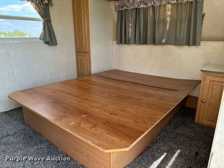 image for item EH4426 2001 Starcraft Starlite 25BHS camper