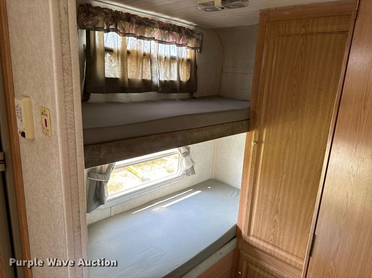 image for item EH4426 2001 Starcraft Starlite 25BHS camper