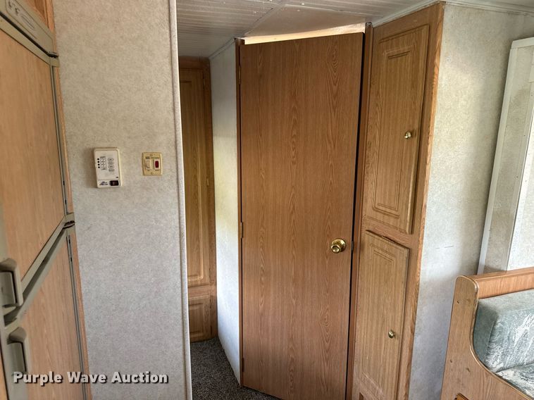 image for item EH4426 2001 Starcraft Starlite 25BHS camper