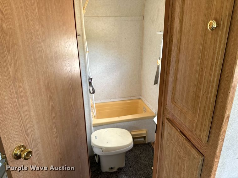 image for item EH4426 2001 Starcraft Starlite 25BHS camper