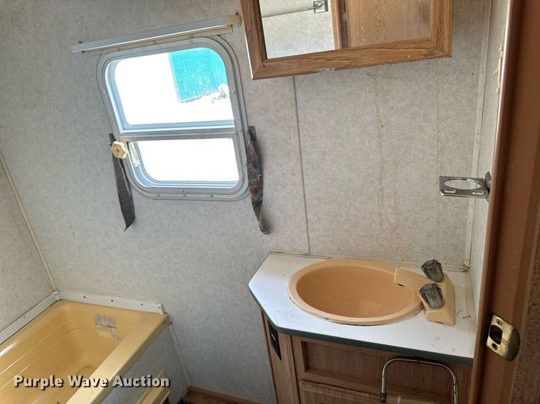 image for item EH4426 2001 Starcraft Starlite 25BHS camper