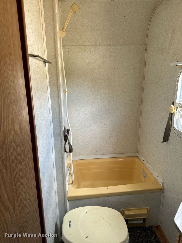 image for item EH4426 2001 Starcraft Starlite 25BHS camper