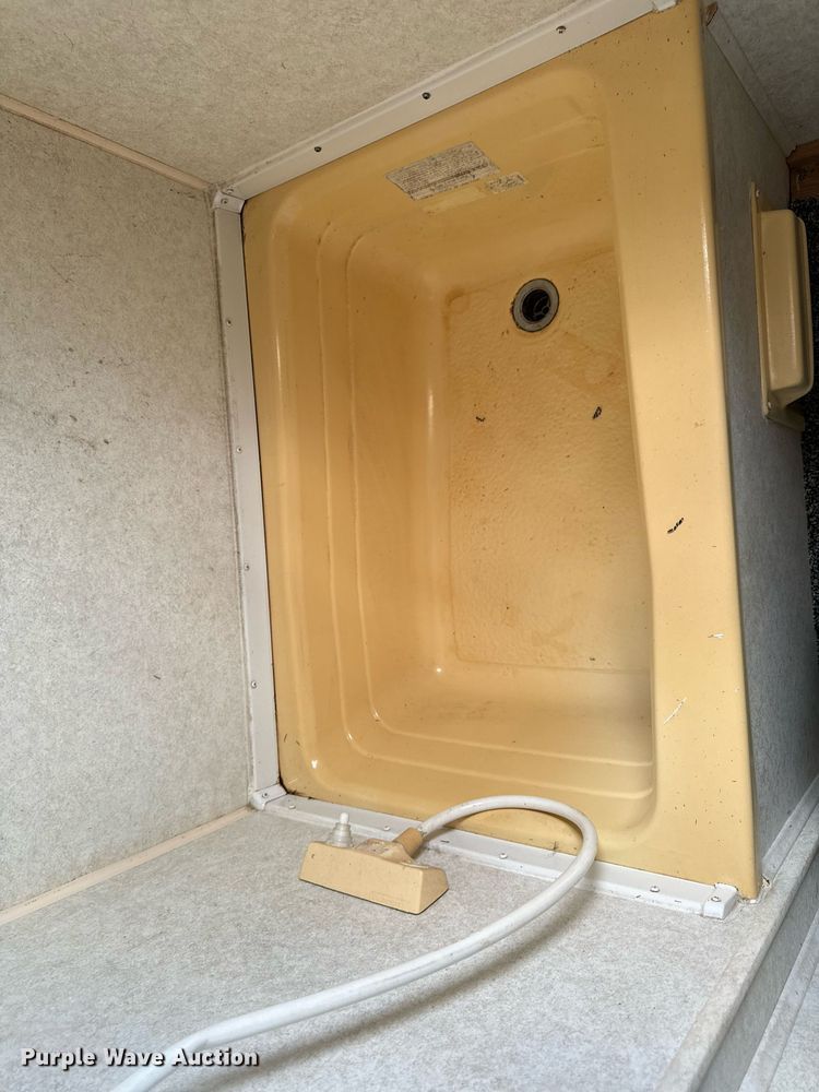 image for item EH4426 2001 Starcraft Starlite 25BHS camper