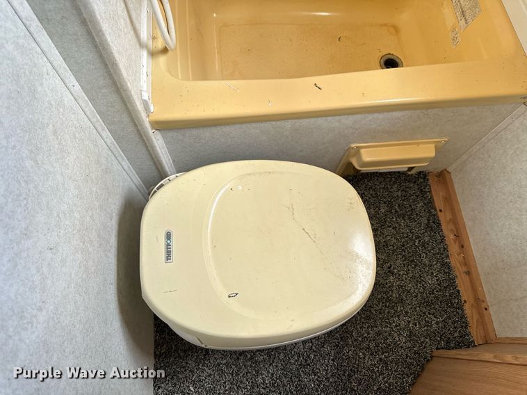 image for item EH4426 2001 Starcraft Starlite 25BHS camper