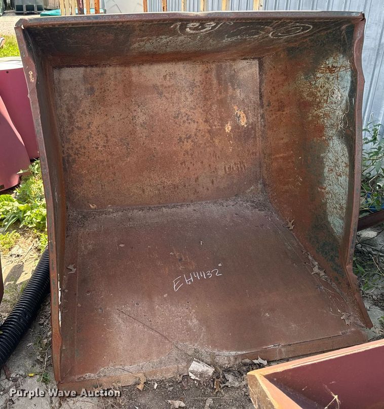 image for item EH4432 (4) dumpsters 