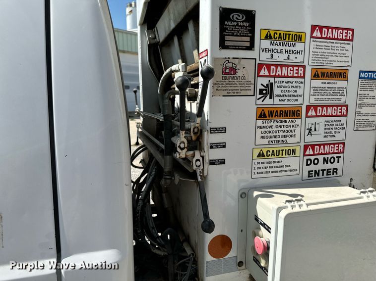 image for item EH4434 2002 Ford F450 Super Duty refuse truck