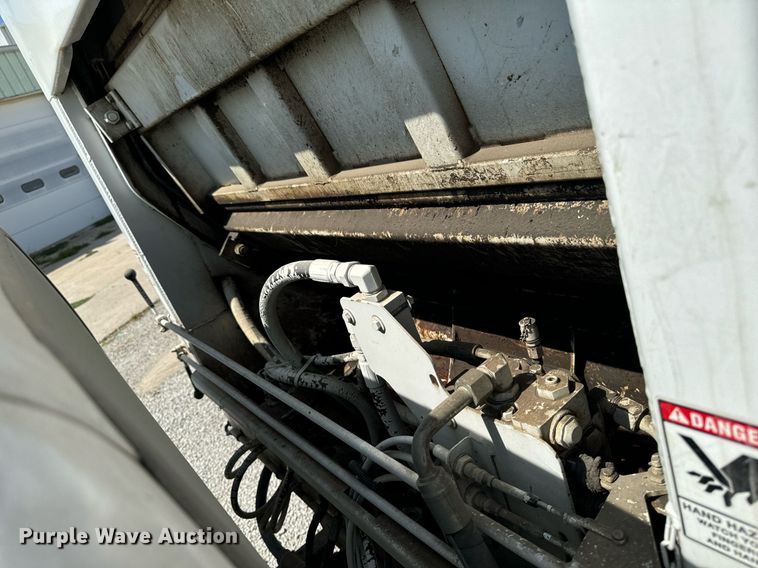 image for item EH4434 2002 Ford F450 Super Duty refuse truck